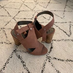 Comfy 2 1/2 in heel sandals